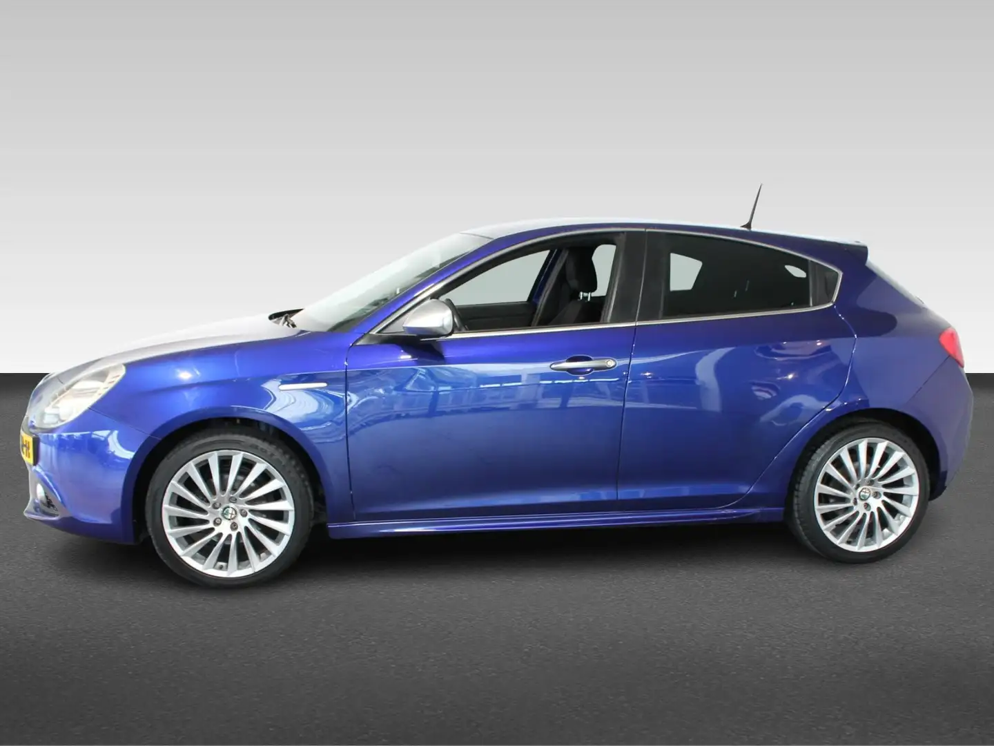 Alfa Romeo Giulietta 1.4 Turbo 120pk Distinctive Blau - 2