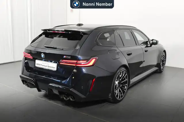BMW M5 view 3