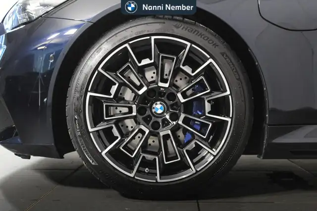 BMW M5 view 7