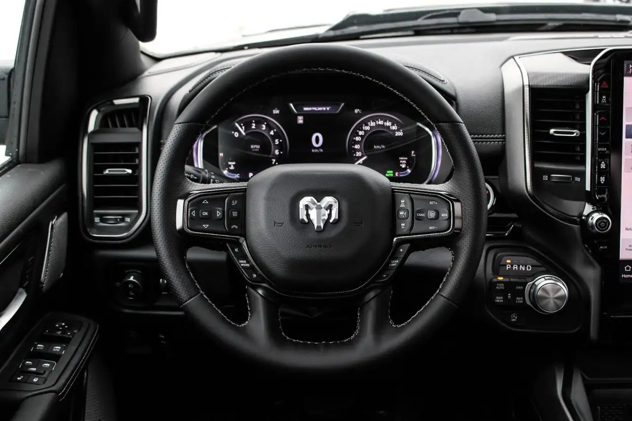RAM 1500 снимка RAM 1500