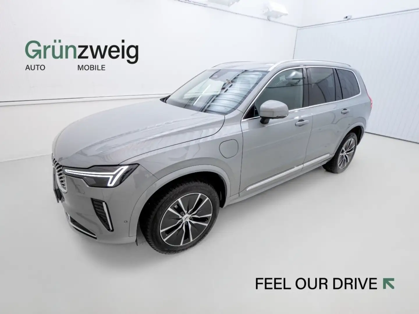 Volvo XC90 Plus, T8 AWD Plug-in Hybrid, Elektrisch/Benzin, Bright, 7 Si Grau - 1