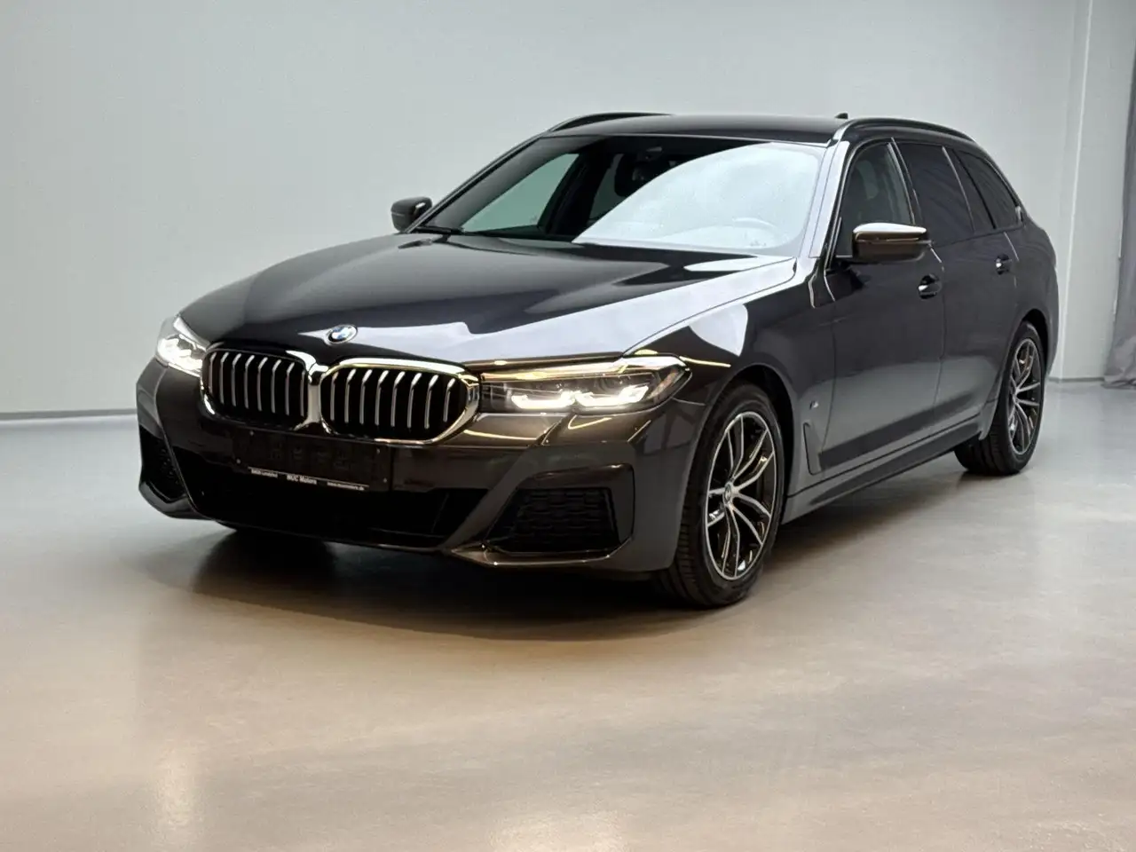 BMW 520 M Sport /LED/Kamera/Winterfreude/4-Zo.
