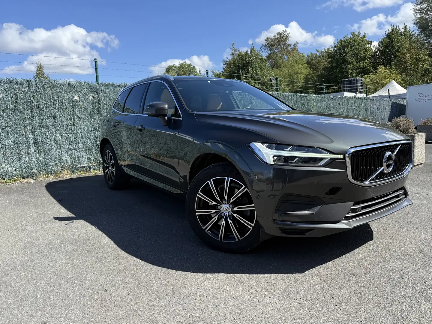 Volvo XC60 XC60 2.0 D4 Momentum Pro Geartronic AdBlue Gris - 1