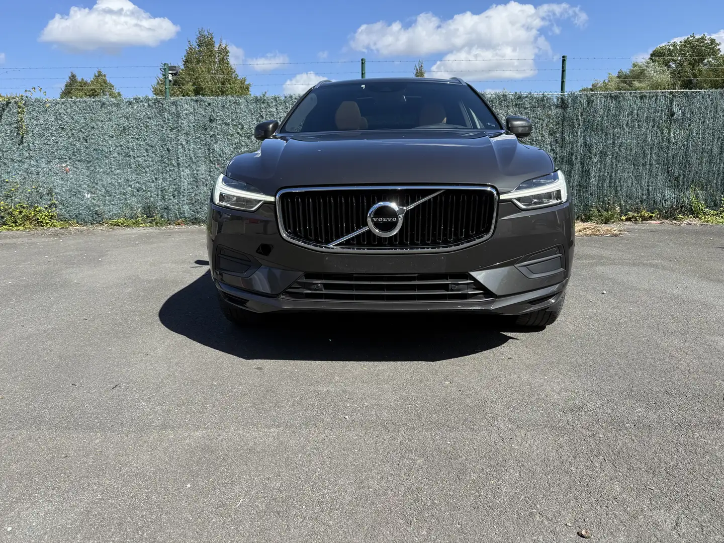 Volvo XC60 XC60 2.0 D4 Momentum Pro Geartronic AdBlue Gris - 2