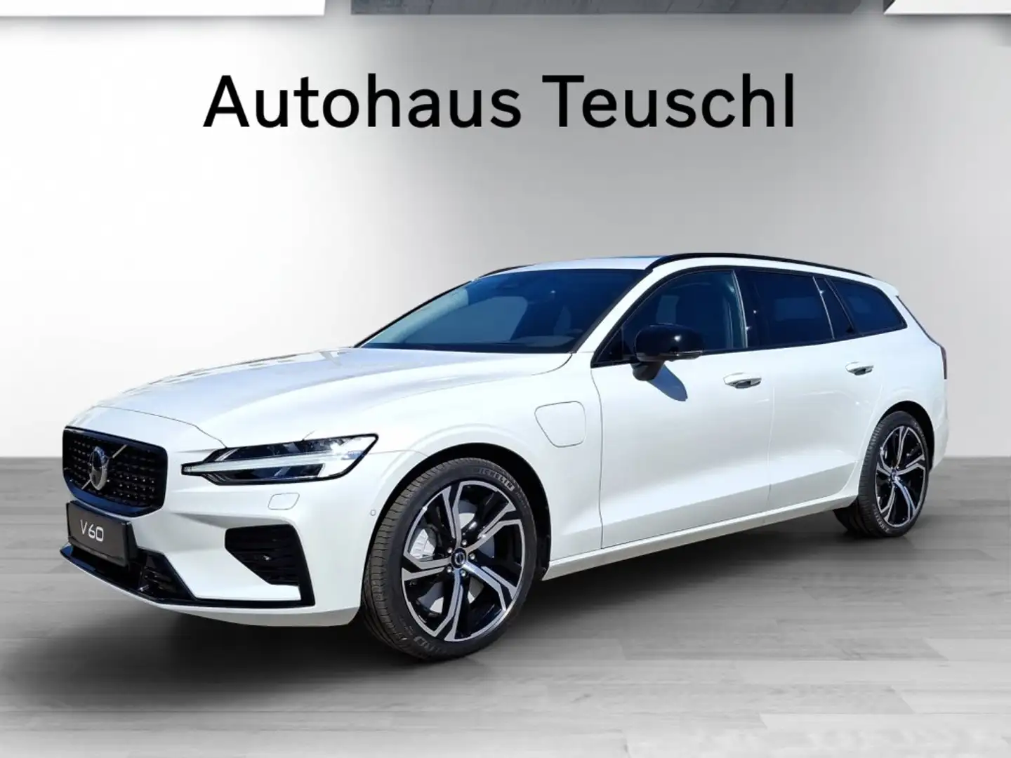Volvo V60 Plus, T6 AWD Plug-in Hybrid, Elektrisch/Benzin, Dark Weiß - 1