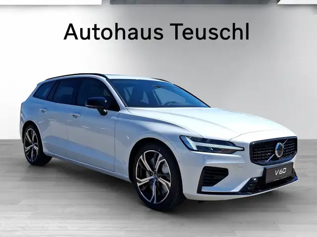 Volvo V60 Plus, T6 AWD Plug-in Hybrid, Elektrisch/Benzin, Dark Ansicht 5