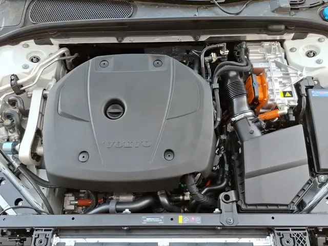Volvo V60 Plus, T6 AWD Plug-in Hybrid, Elektrisch/Benzin, Dark Ansicht 20