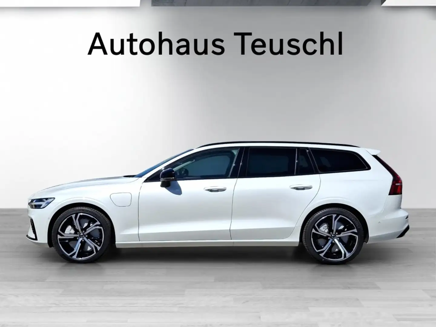 Volvo V60 Plus, T6 AWD Plug-in Hybrid, Elektrisch/Benzin, Dark Weiß - 2