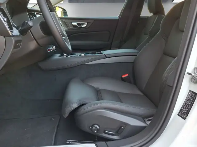 Volvo V60 Plus, T6 AWD Plug-in Hybrid, Elektrisch/Benzin, Dark Ansicht 7