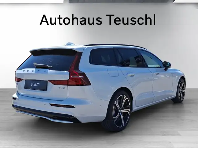 Volvo V60 Plus, T6 AWD Plug-in Hybrid, Elektrisch/Benzin, Dark Ansicht 4