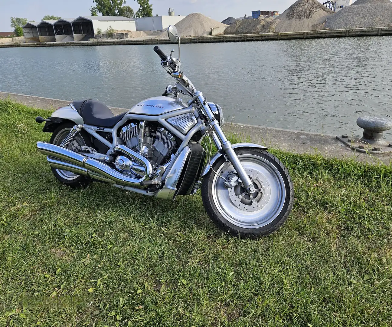 Harley-Davidson V-Rod Silber - 1