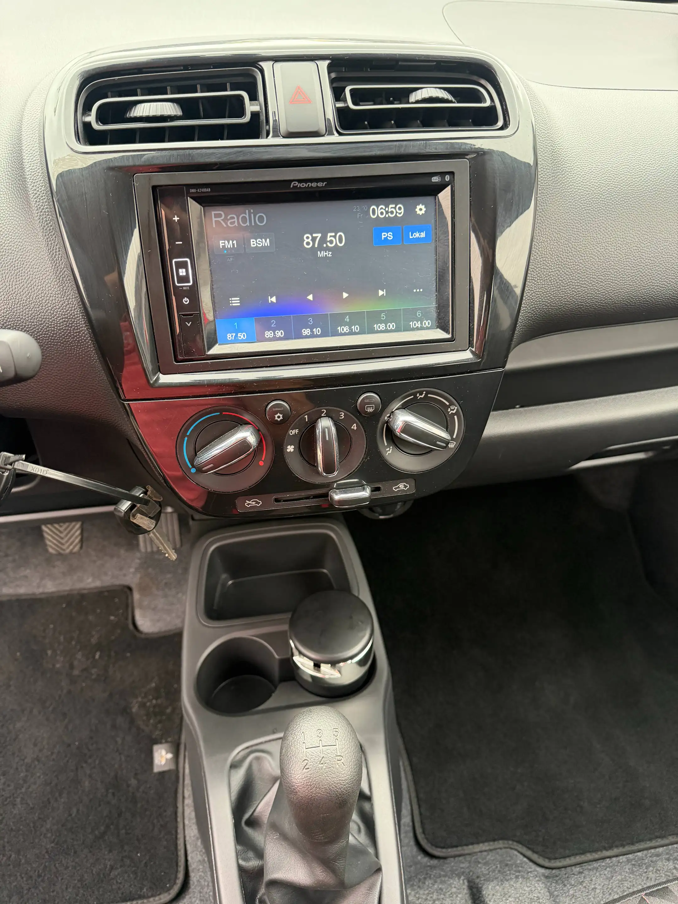 Mitsubishi Space Star Select — photo 10