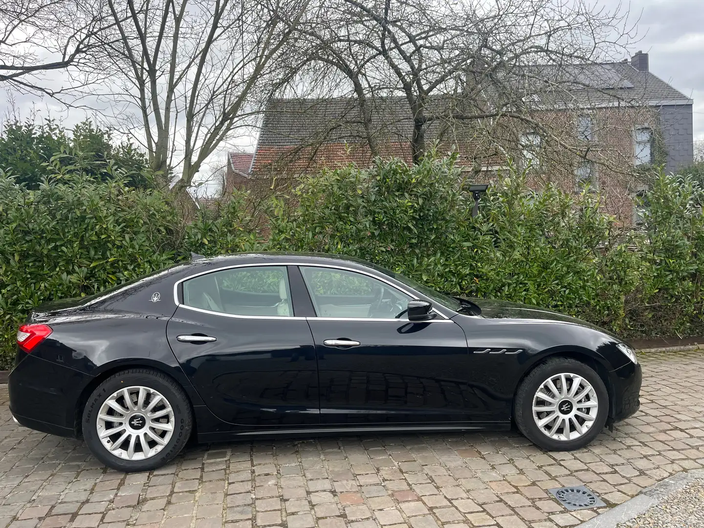Maserati Ghibli 3.0 V6 Turbo Zwart - 2