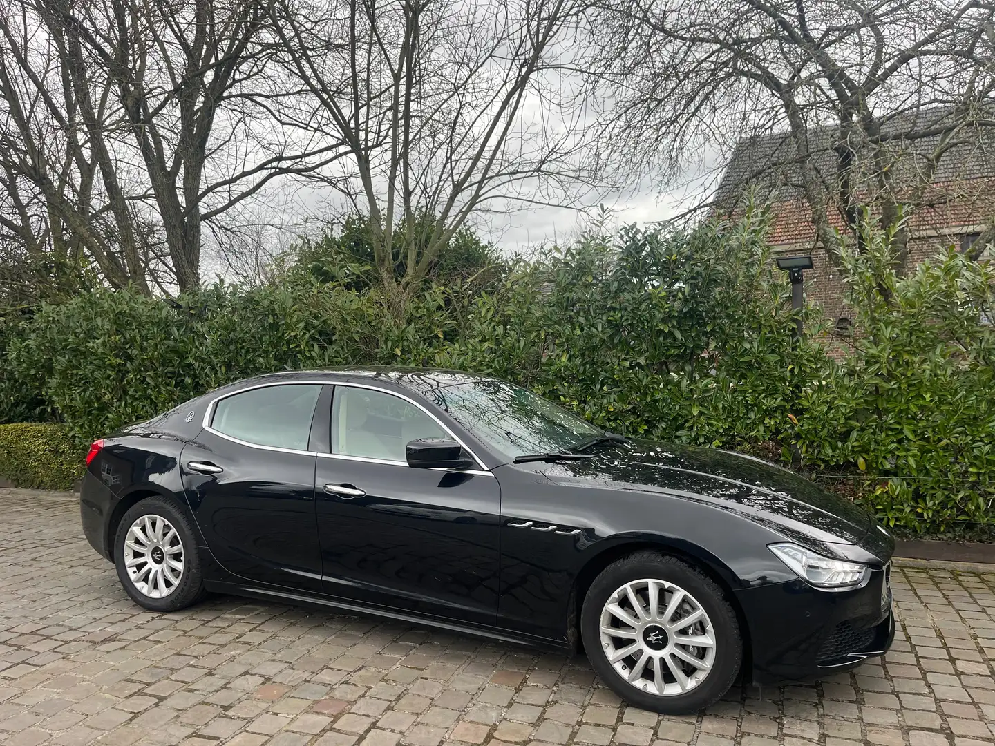 Maserati Ghibli 3.0 V6 Turbo Zwart - 1