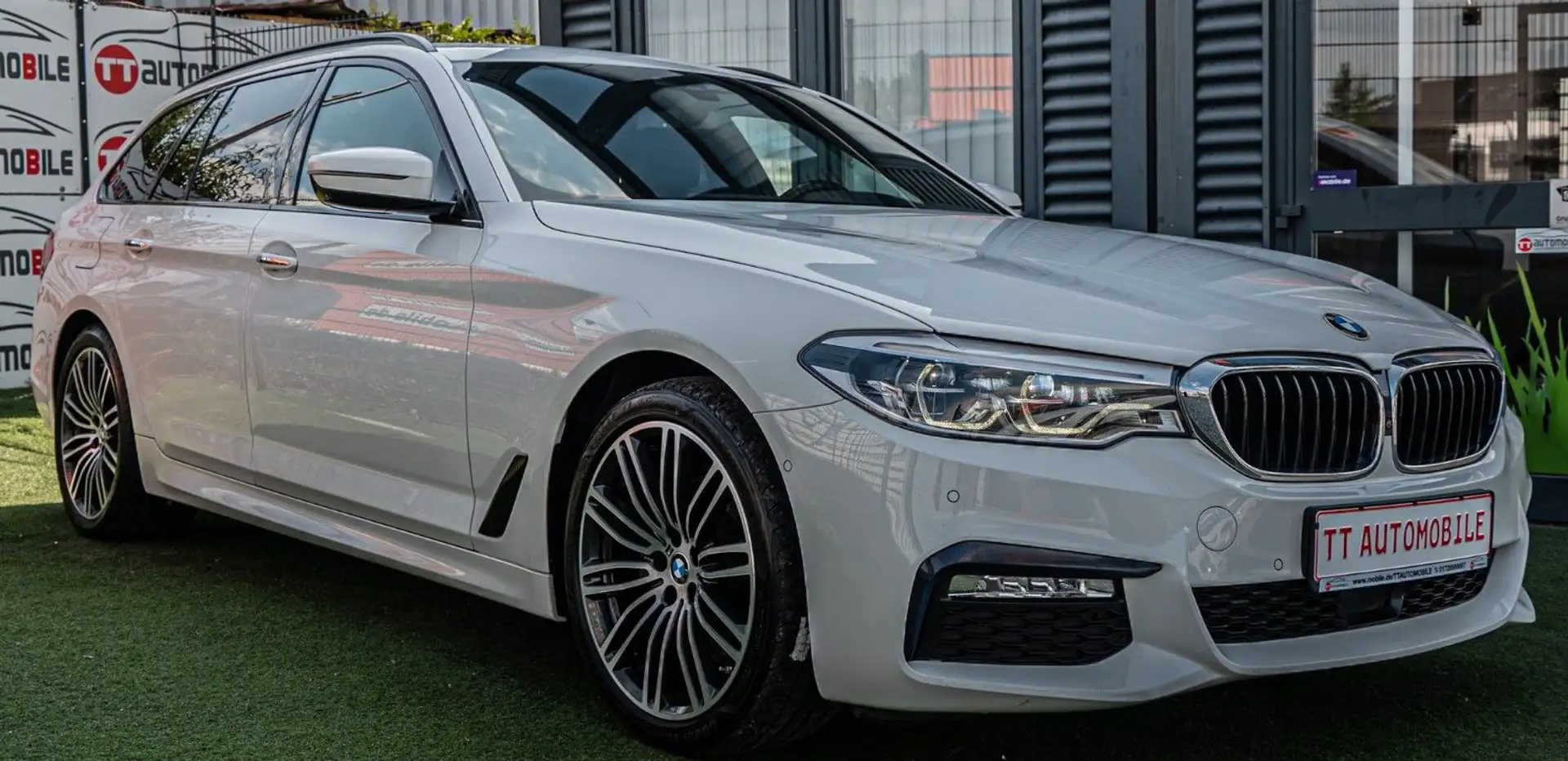 BMW 520 d xDrive Touring M-Sport°360°|HARMAN|HOLZ Blanc - 1