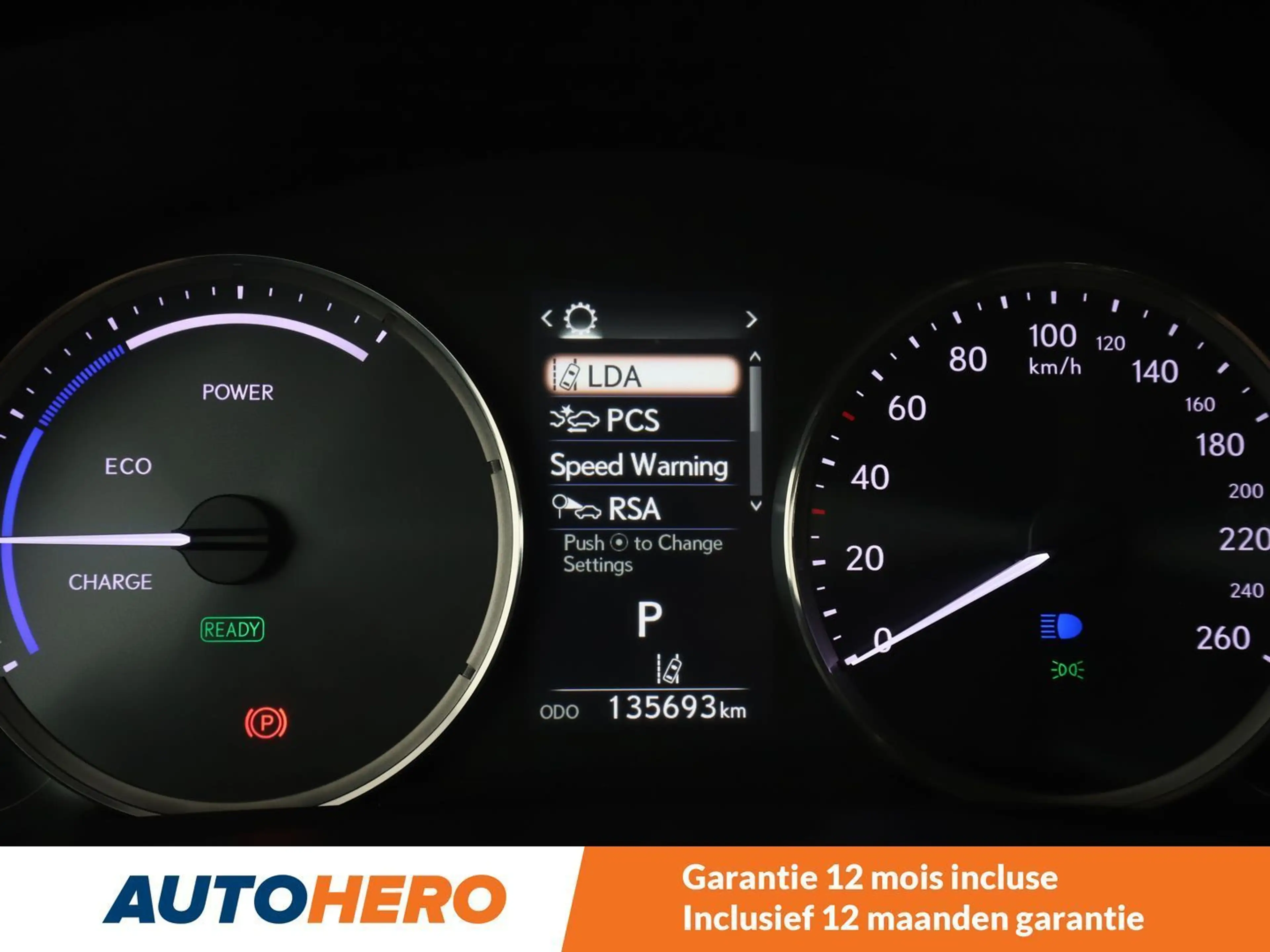 Lexus IS 300 IS 300h — photo 10