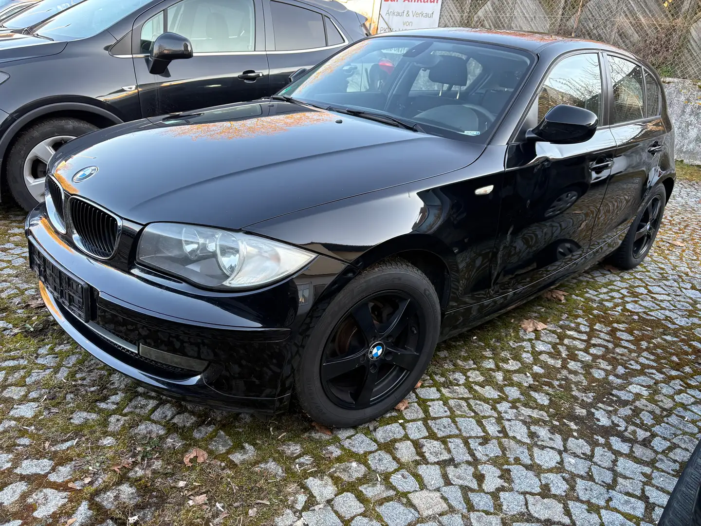 BMW 116 116i *TÜV bis 10/2026 *Sitzheizung*Klimaanlage Noir - 1