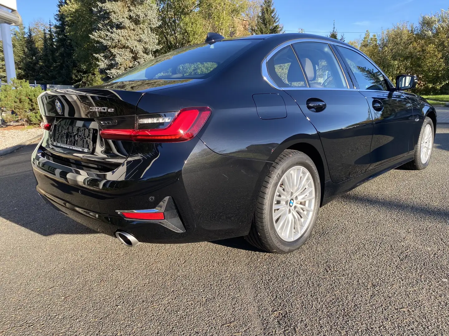 BMW 320 e  AHK Sitzhzg. Navi LED Schwarz - 2