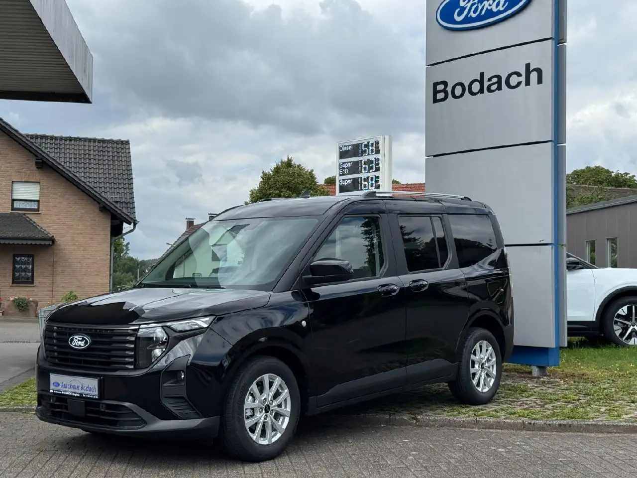 Ford Tourneo Courier Titanium 2
