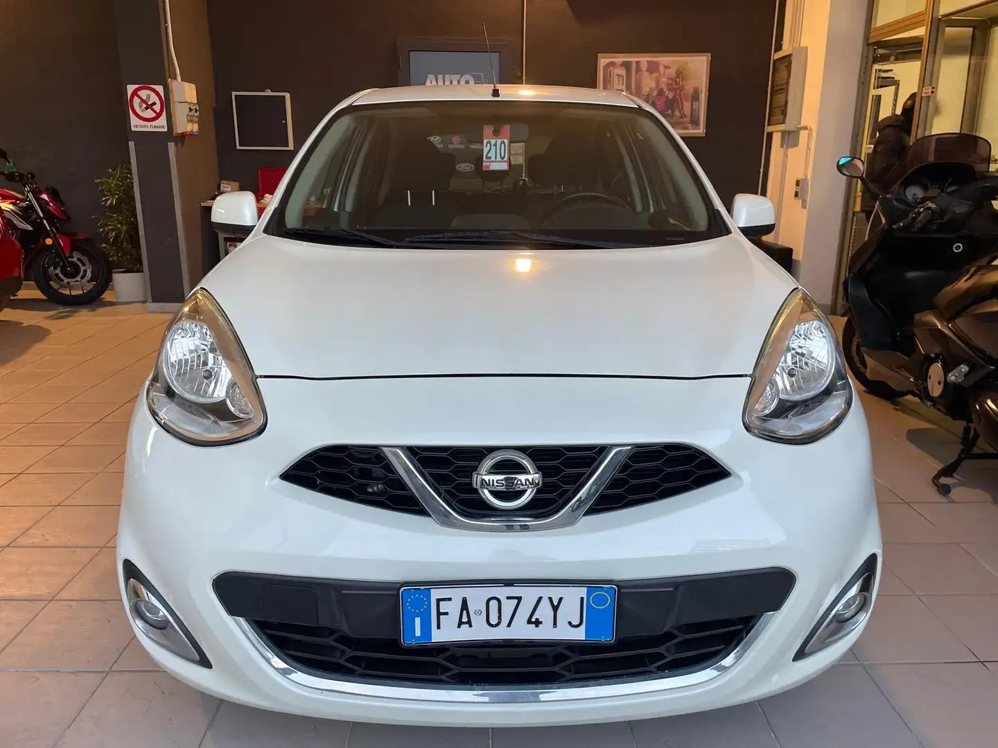 Nissan Micra Micra 1.2 TEKNA * NEOPATENTATO * 2015 Wit - 2