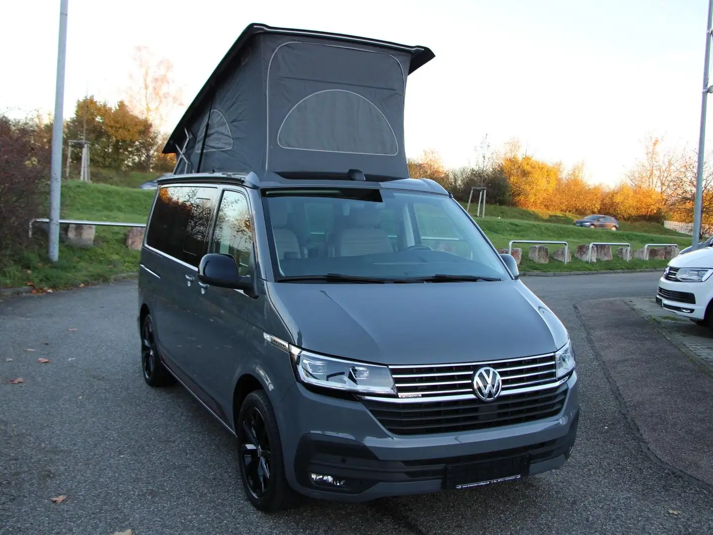 Volkswagen T6.1 California TDI Beach Tour Edition 4Motion DSG 199PS 2x Schieb Gris - 2