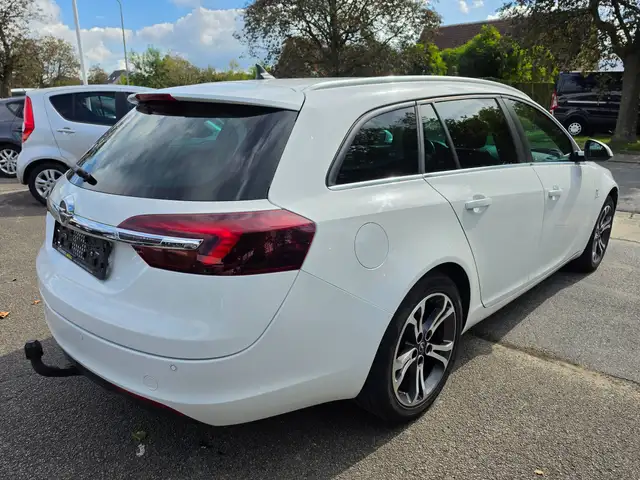 Opel Insignia view 3