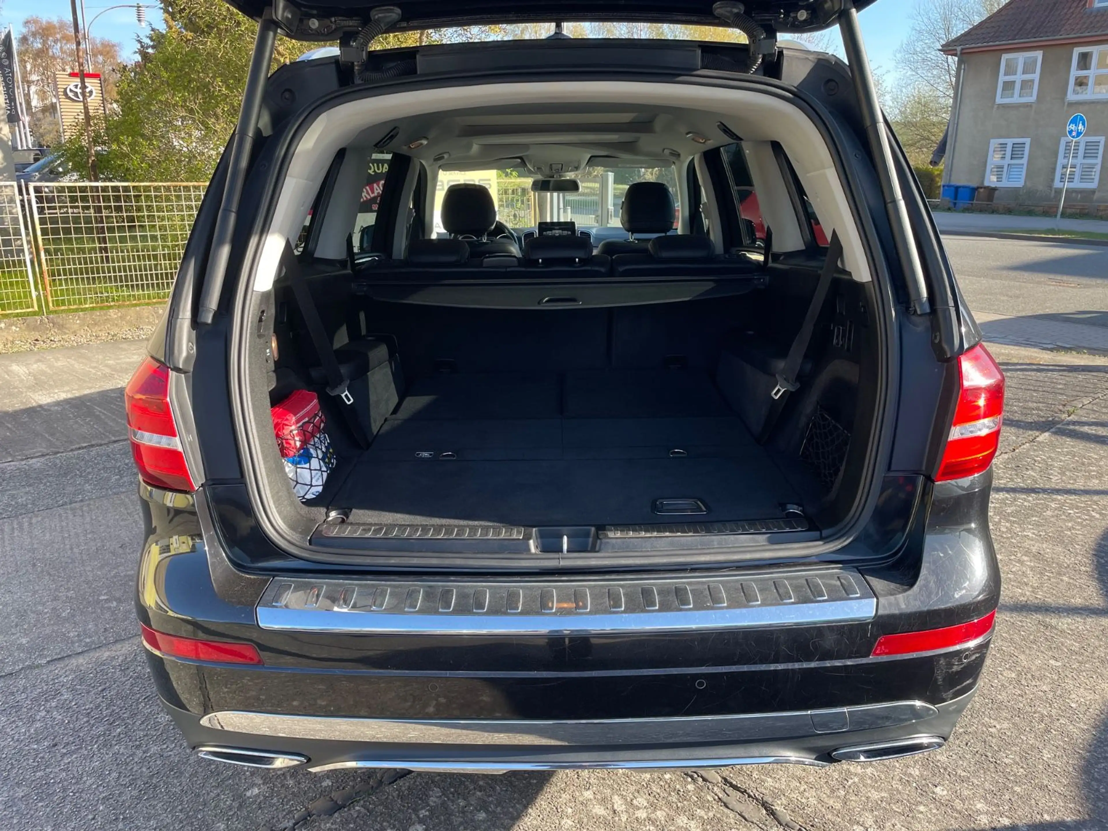 Mercedes-Benz GLS 350 d 4Matic Pano / 360° / DIS+ / AHK / 7 SP — photo 11