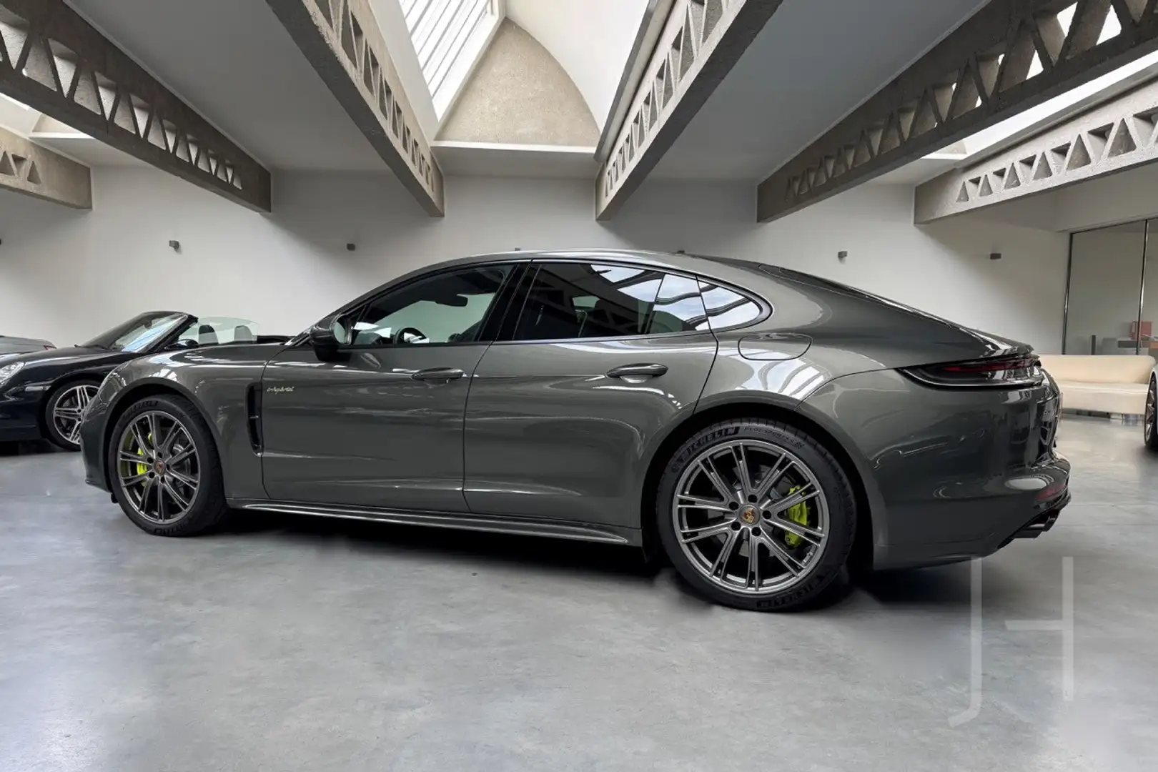 Porsche Panamera 4 E-Hybrid Groen - 1