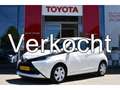 Toyota Aygo 1.0 VVT-i x-play 69pk 5-deurs | Camera achter | Ai Blanc - thumbnail 1