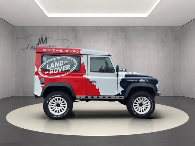 Land Rover Defender 90 view 8