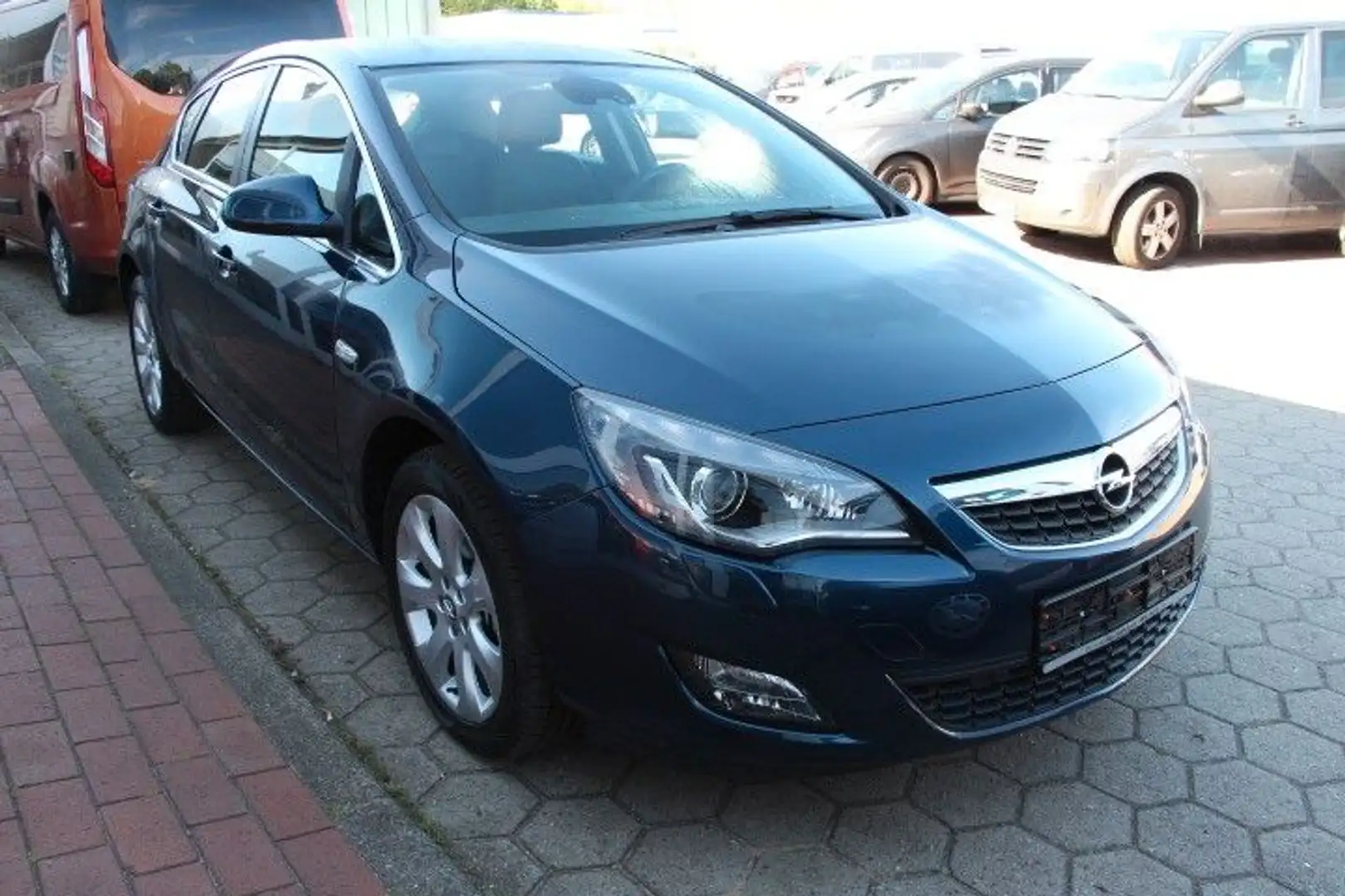 Opel Astra J 1,4 Innovation*AUTOMATIK*TEIELLEDER*NAVI Blauw - 2