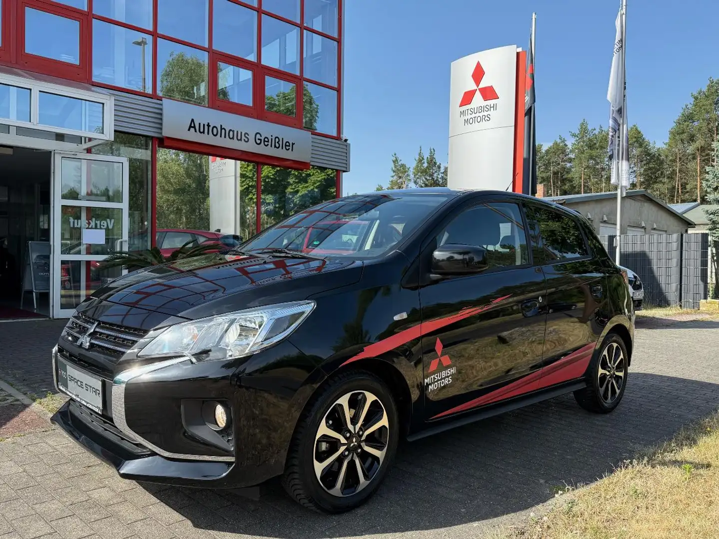 Mitsubishi Space Star Intro Edition+ 1.2 Schwarz - 1