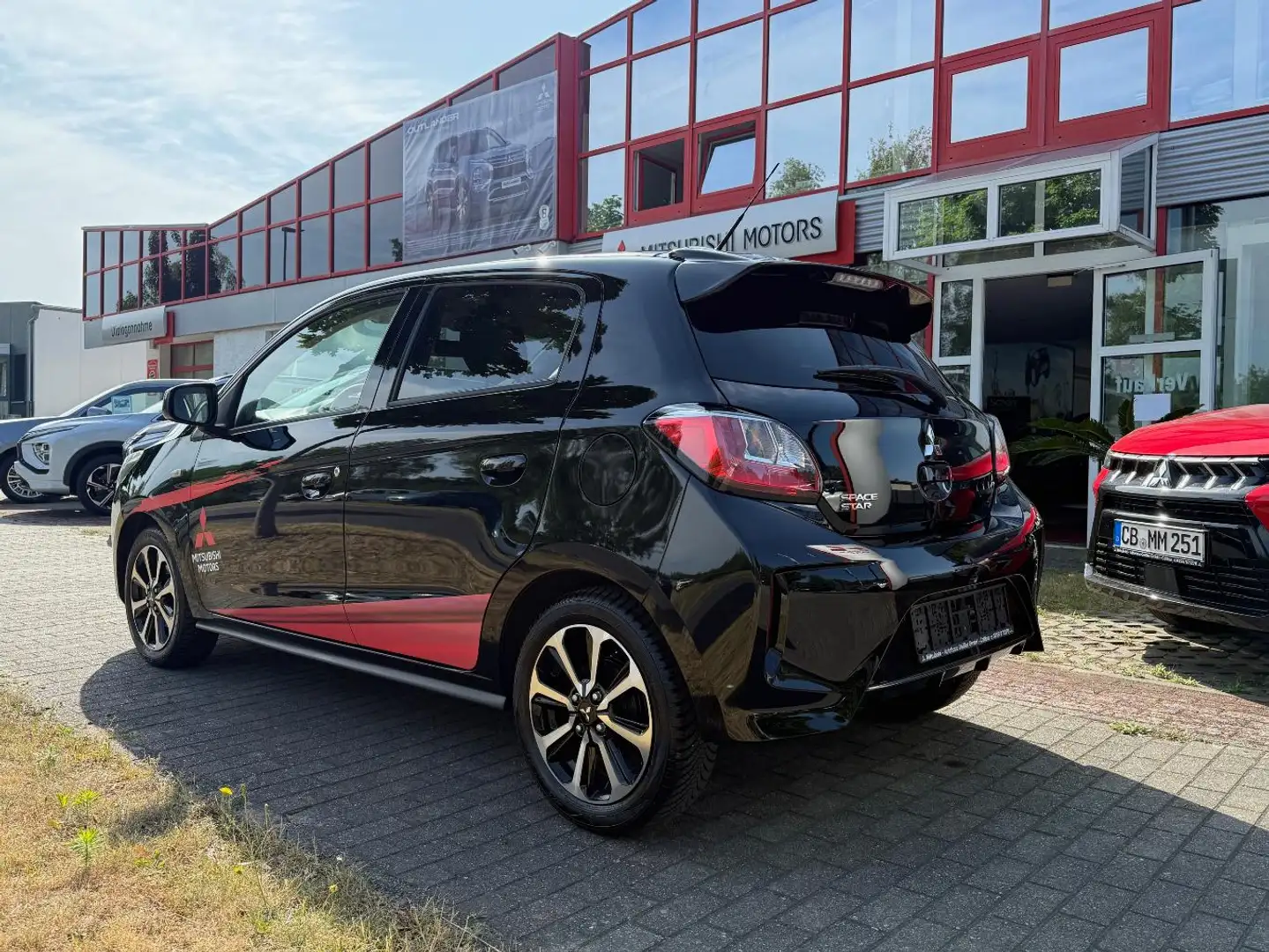 Mitsubishi Space Star Intro Edition+ 1.2 Schwarz - 2