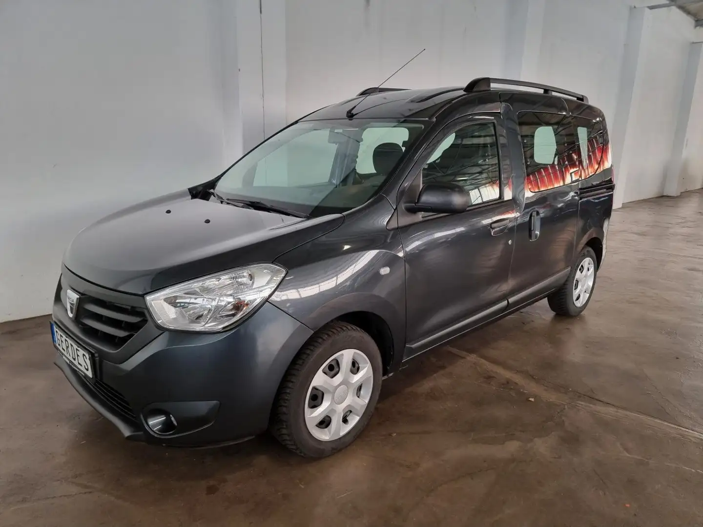 Dacia Dokker 1.6 SCe 100  Ambiance Gris - 1