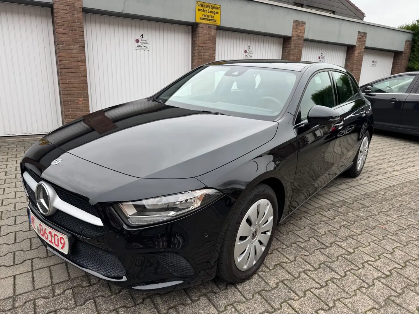Mercedes-Benz A 250 e-Navi-Kamera-Panorama-Park Paket Schwarz - 1