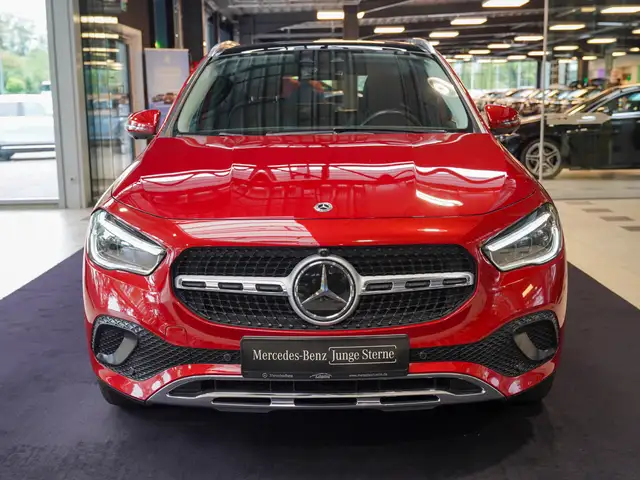 Mercedes-Benz GLA view 8