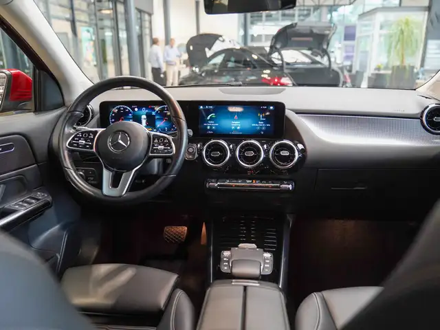 Mercedes-Benz GLA view 15