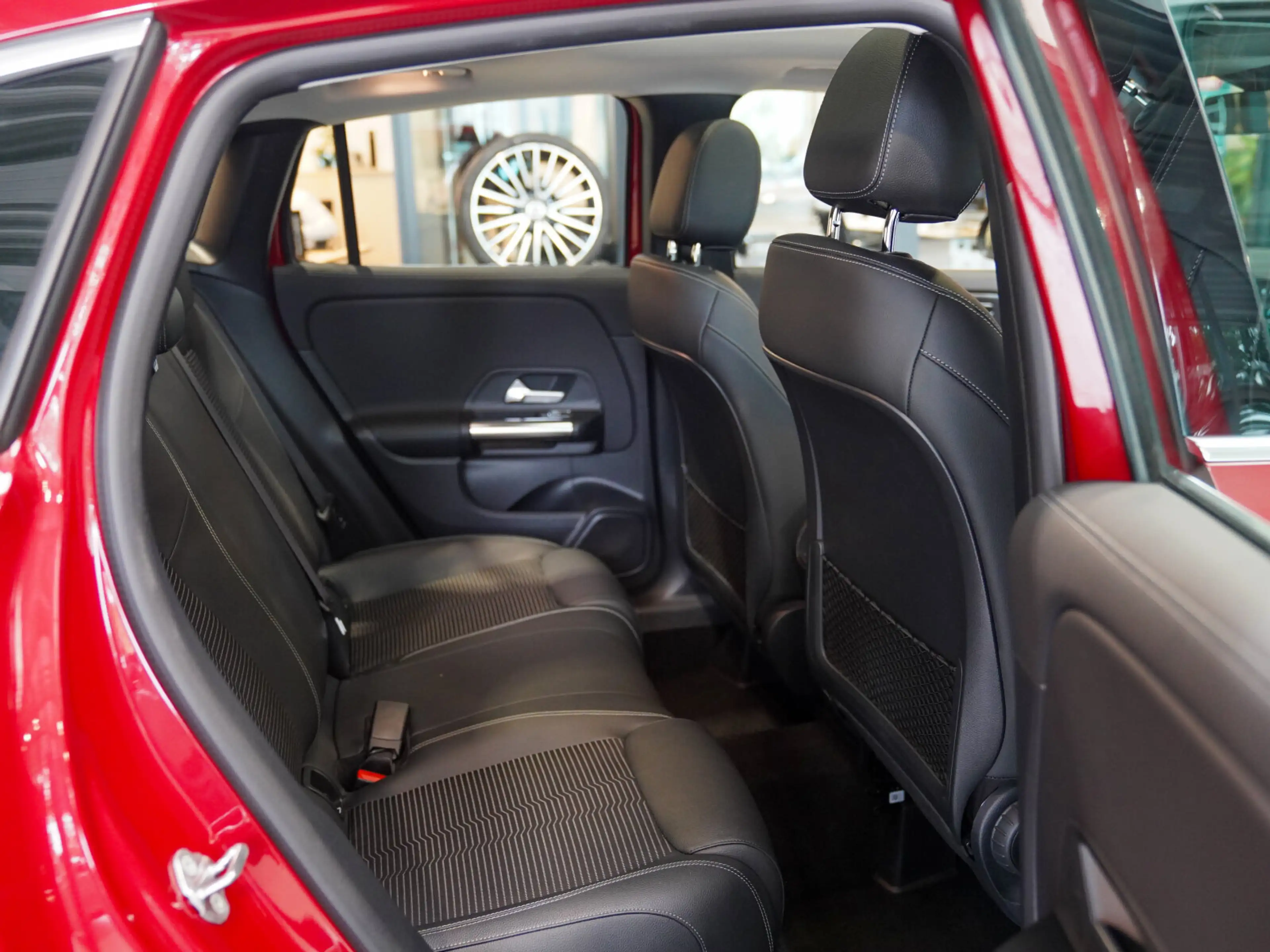 Mercedes-Benz GLA 220 GLA 220 d Progressive MULTIBEAM 360° Pano Alarm — photo 13