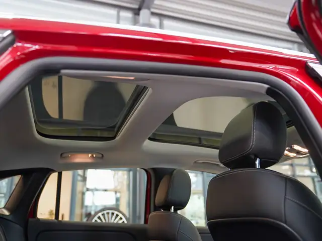 Mercedes-Benz GLA view 14