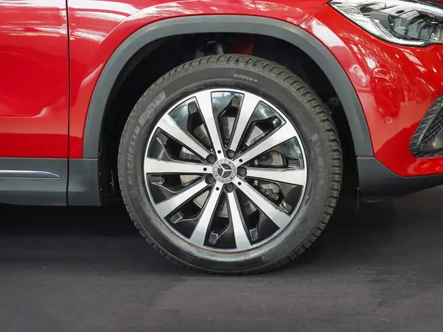 Mercedes-Benz GLA view 2