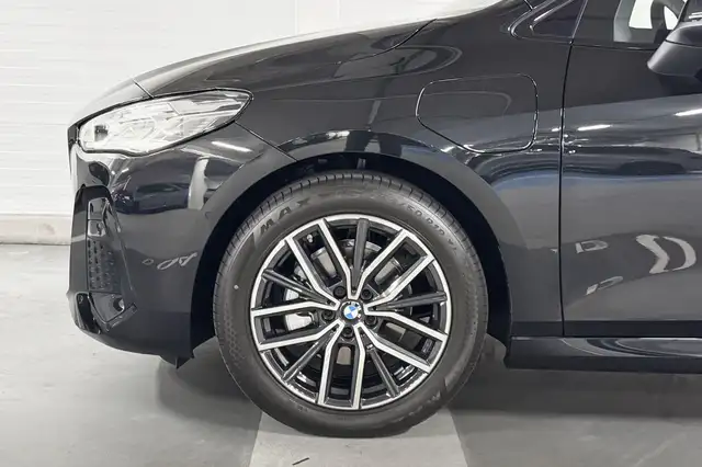 BMW 2 Series view 4