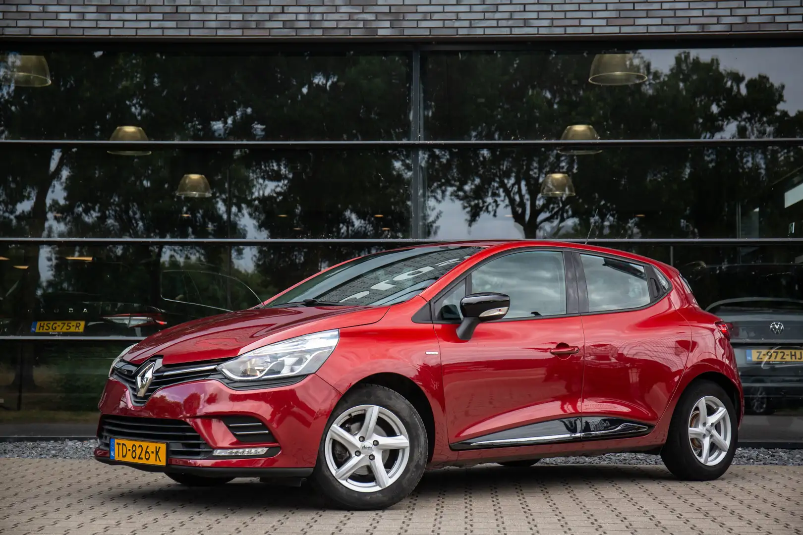 Renault Clio 0.9 TCe Eco2 Limited Rood - 2