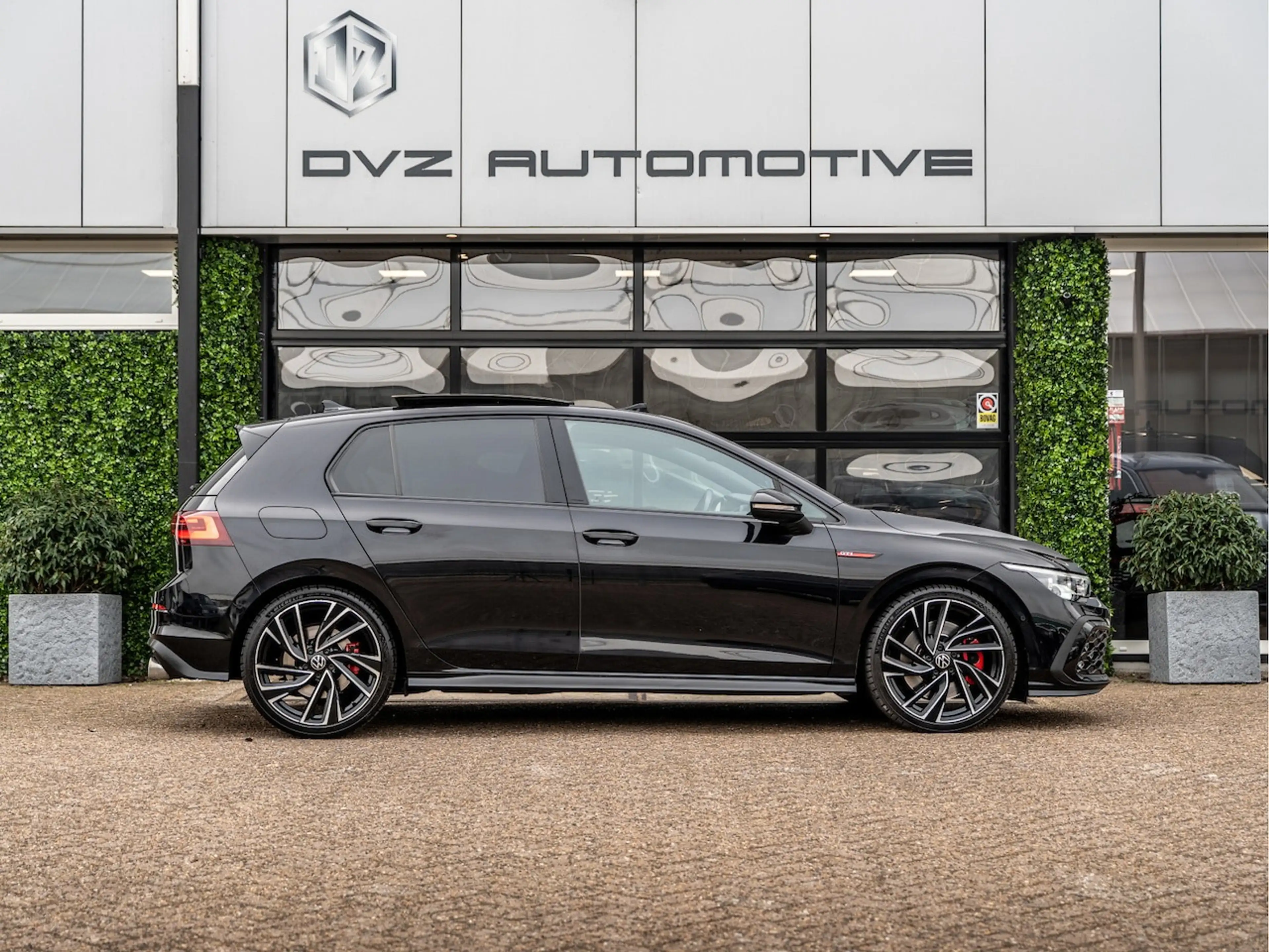 Volkswagen Golf GTI 2.0 TSI — photo 8