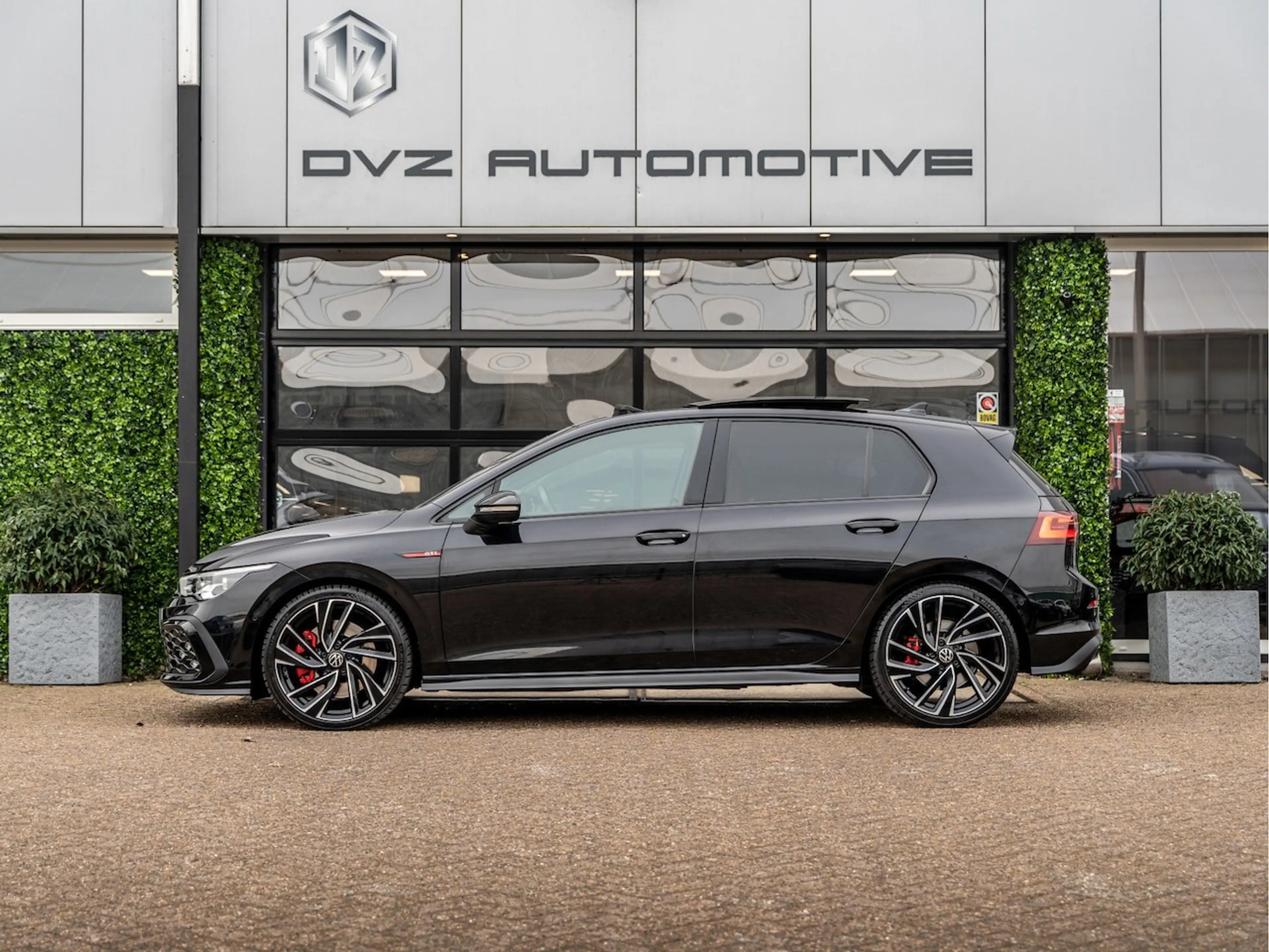 Volkswagen Golf GTI 2.0 TSI — photo 9