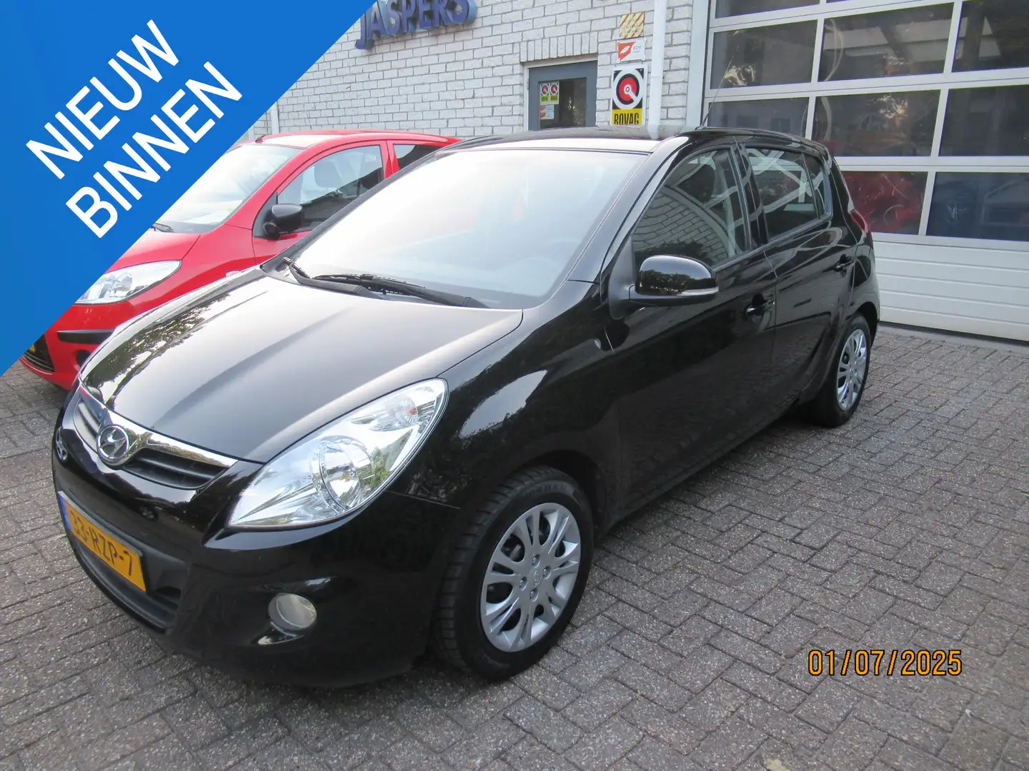 Hyundai i10 1.1 Active Cool Zwart - 1