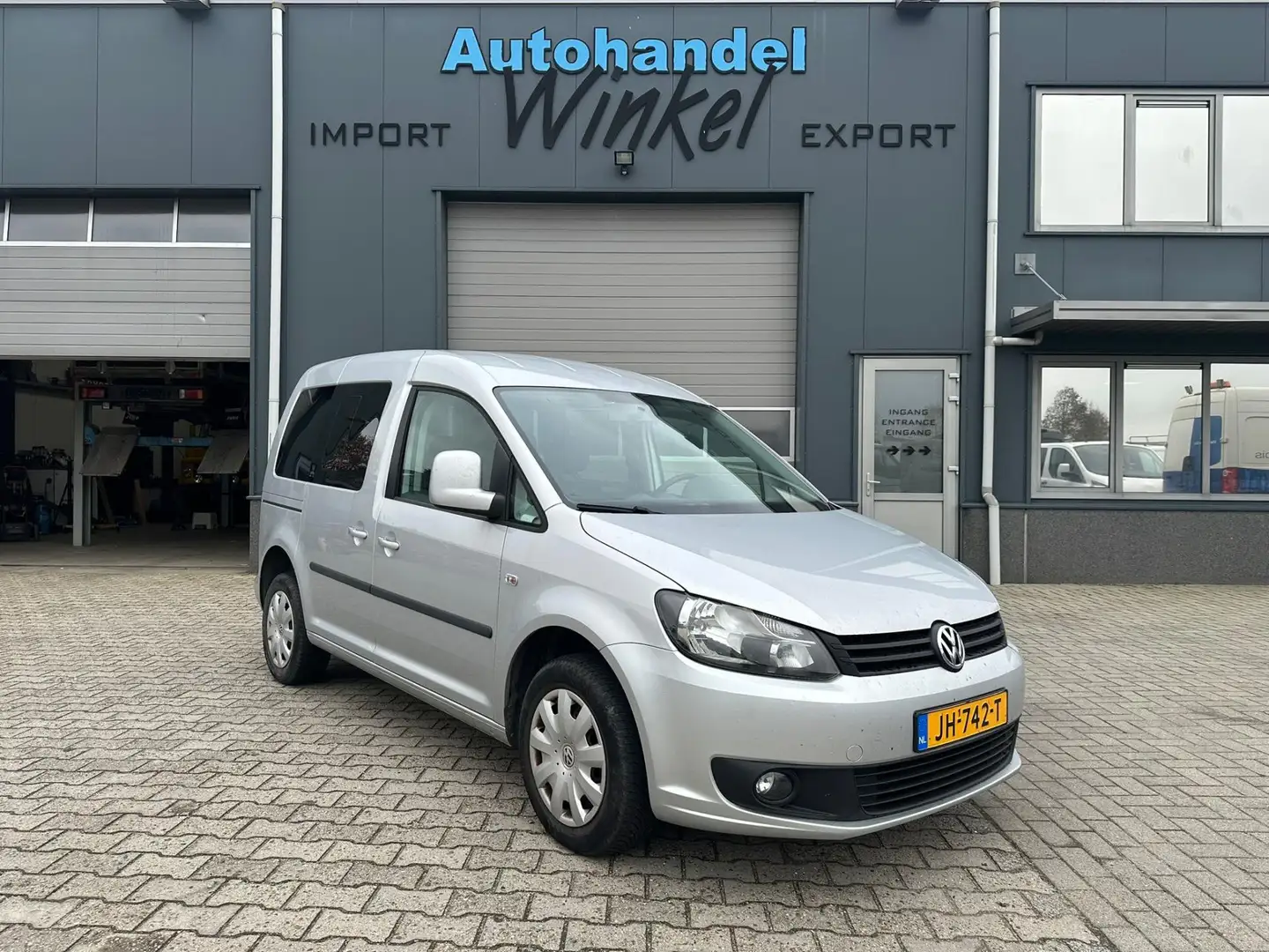 Volkswagen Caddy 1.2 TSI Trendline 5p AIRCO Grau - 1