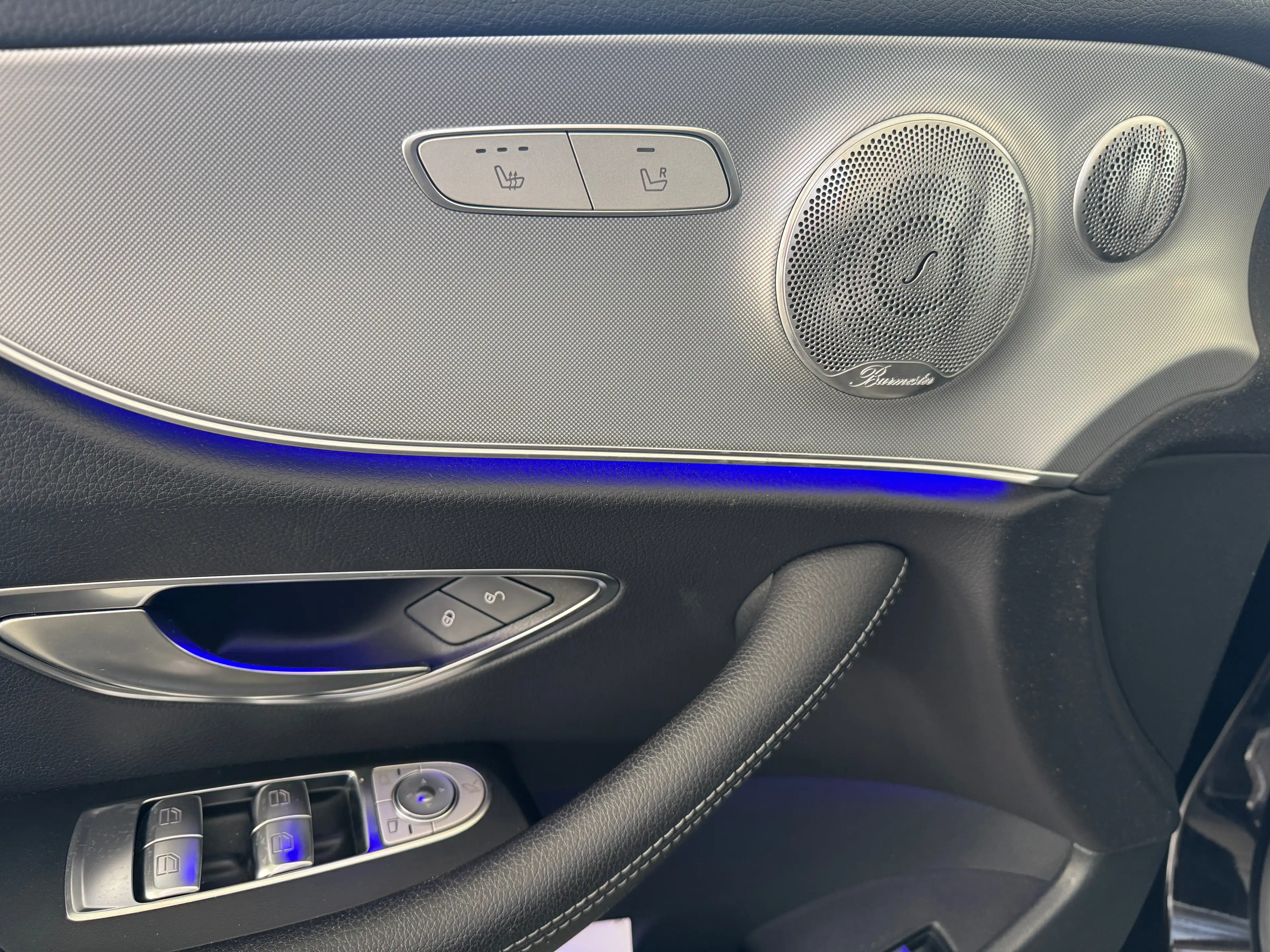 Mercedes-Benz E 400 4M AMG Multibeam Pano Widescreen Burmester MB Serv — photo 4