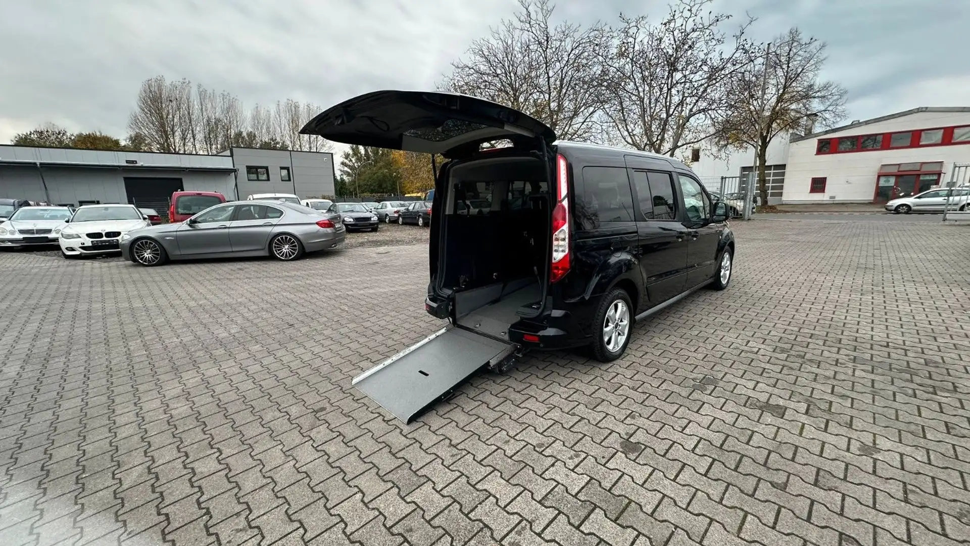 Ford Grand Tourneo Connect Titanium Schwarz - 1