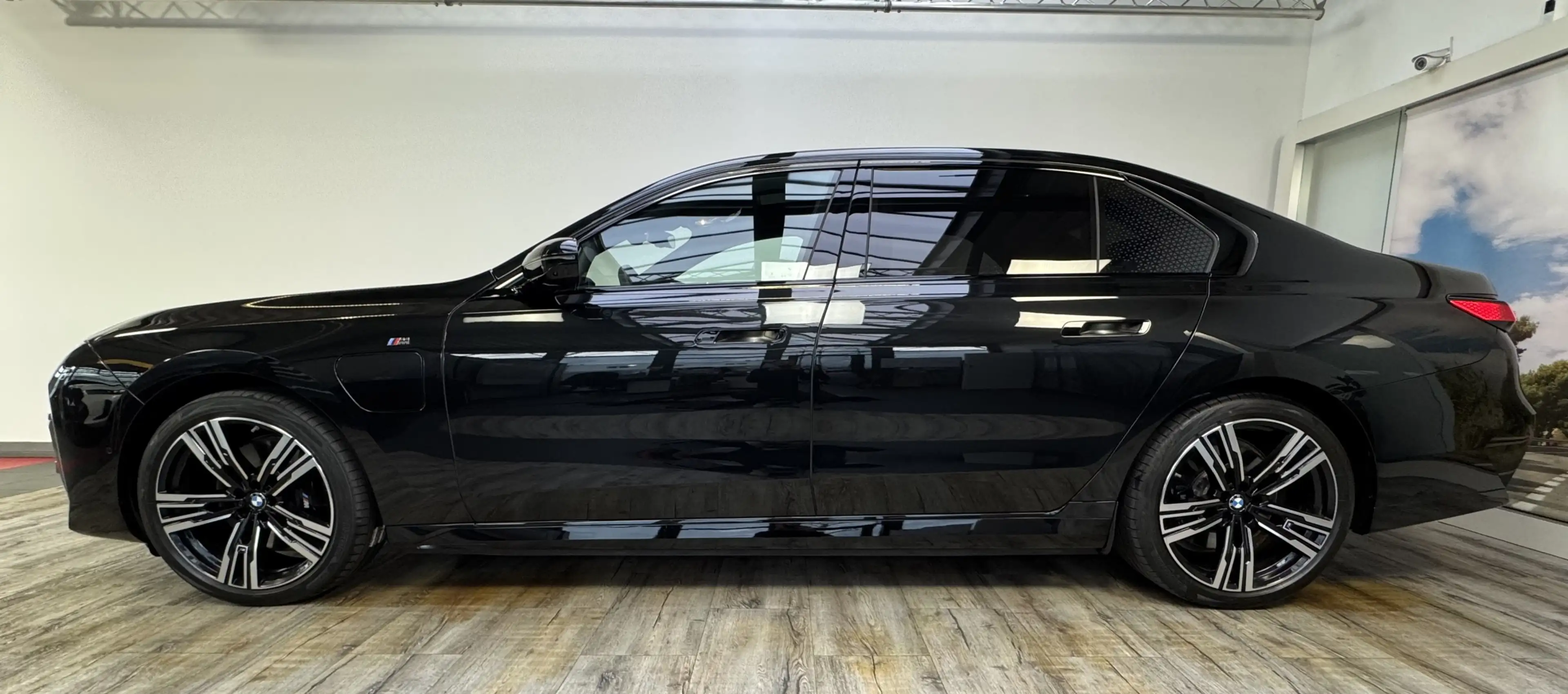 BMW 750 xDrive M Sport Pro AHK ACC 360° — photo 3