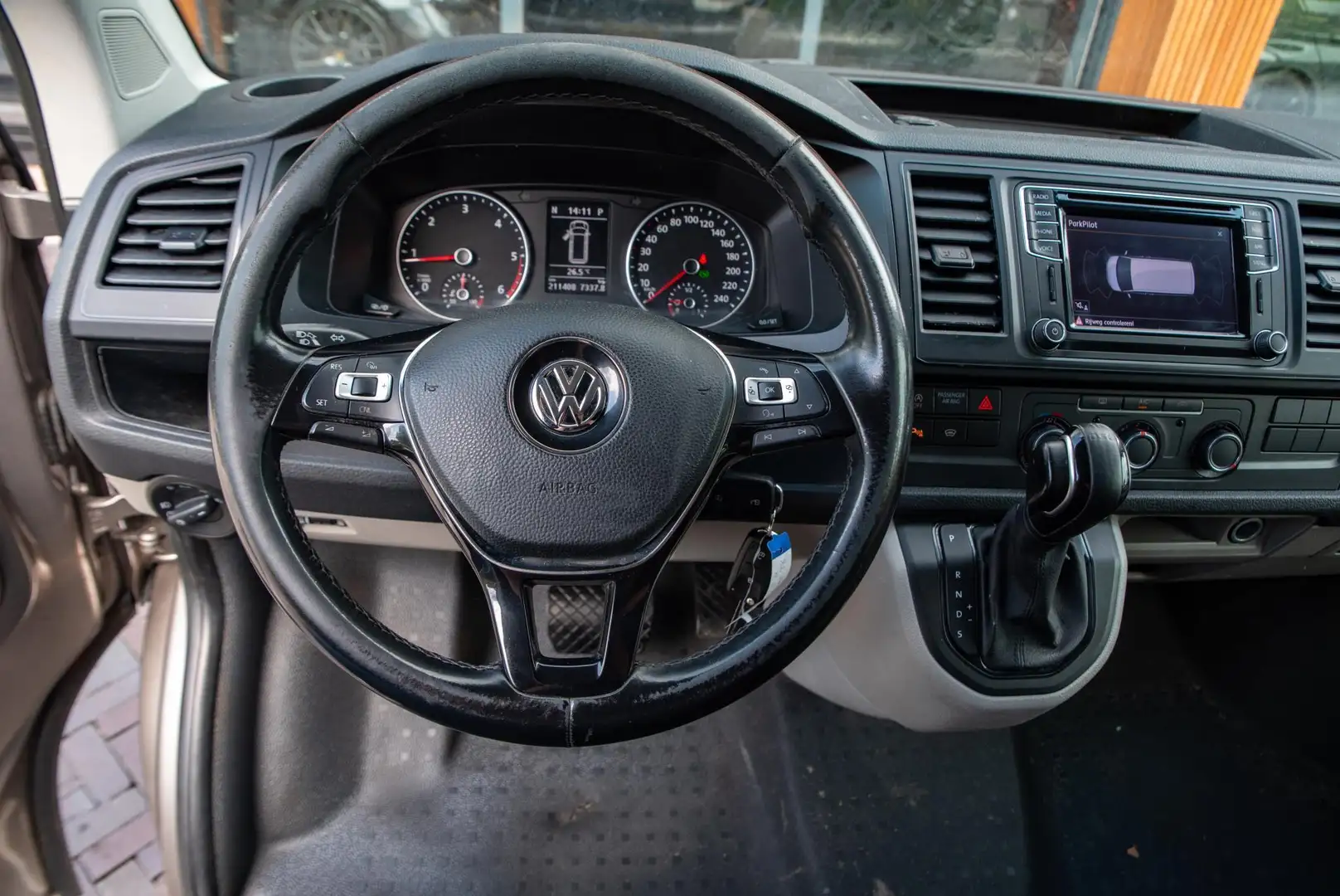 Volkswagen T6 Transporter 2.0 TDI L2H3 Highline Bej - 2